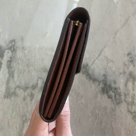 Sold Beautiful Louis Vuitton Monogram Sarah Wallet - Picture 4 of 12